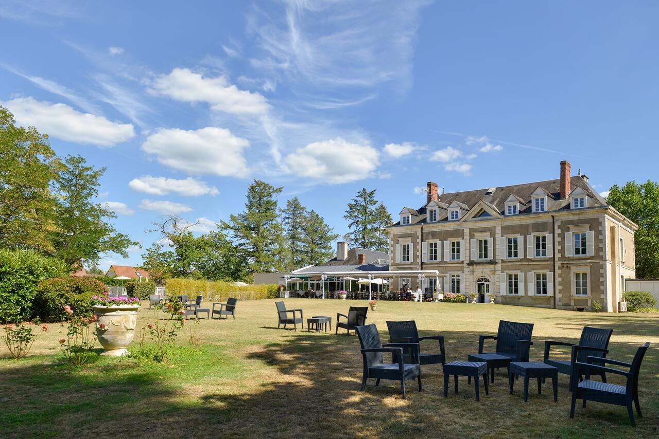 Отель Logis Domaine De Valaudran Сальбри Экстерьер фото